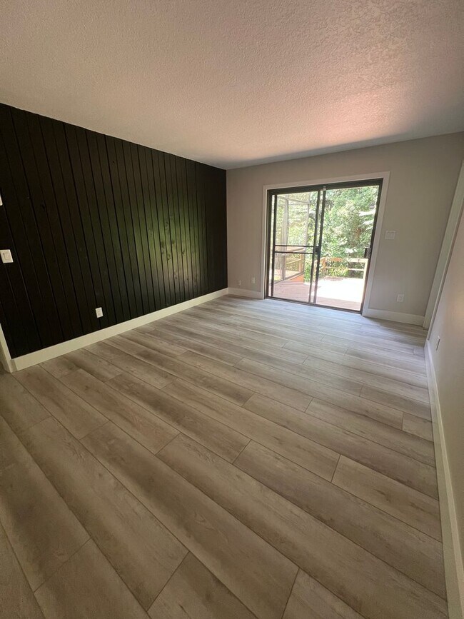 Building Photo - Spacious 4-Bedroom Pool Home in Desirable Winter Springs!