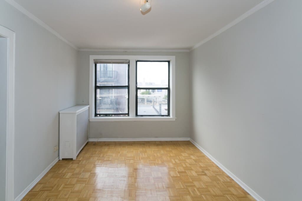 Building Photo - 629 W Belmont Ave
