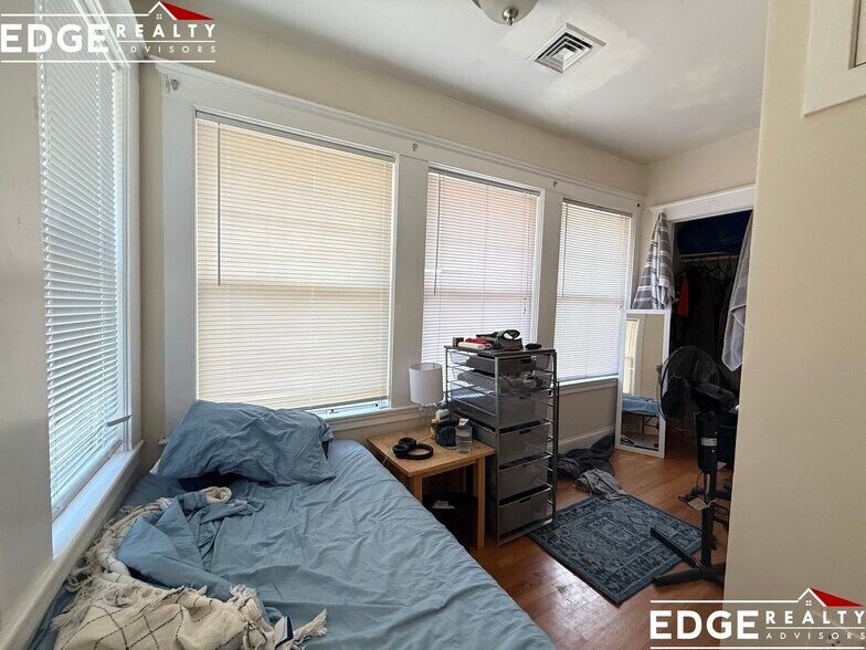 Building Photo - 37 Radnor Rd