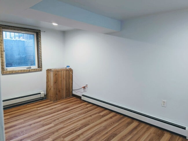 Building Photo - 1327 6th Ave