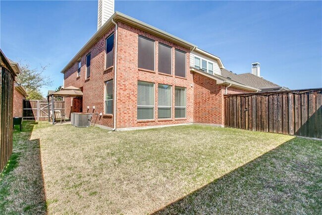 Building Photo - Immaculate home on a beautifully landscaped lot, tandem garage, plenty of storage!