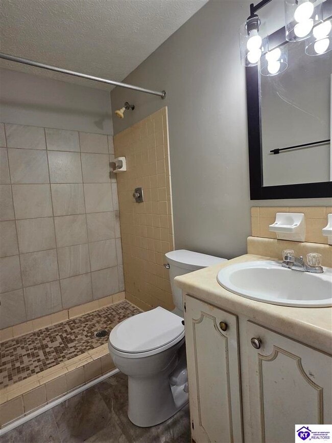 Building Photo - 526 Rose Creek Dr