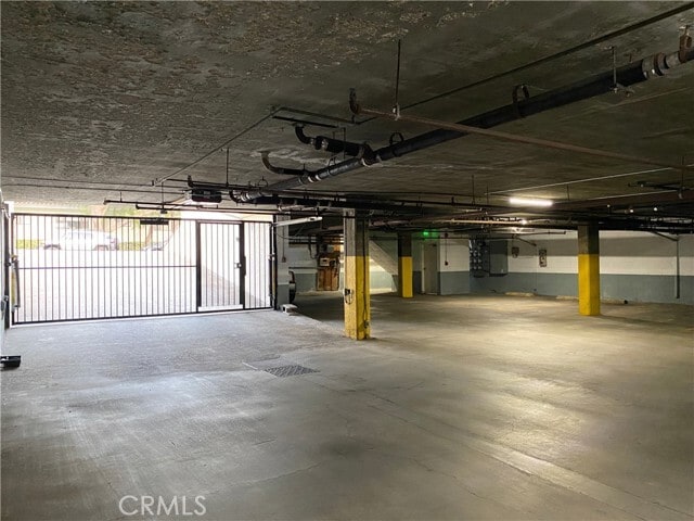 Building Photo - 987 E Del Mar Blvd