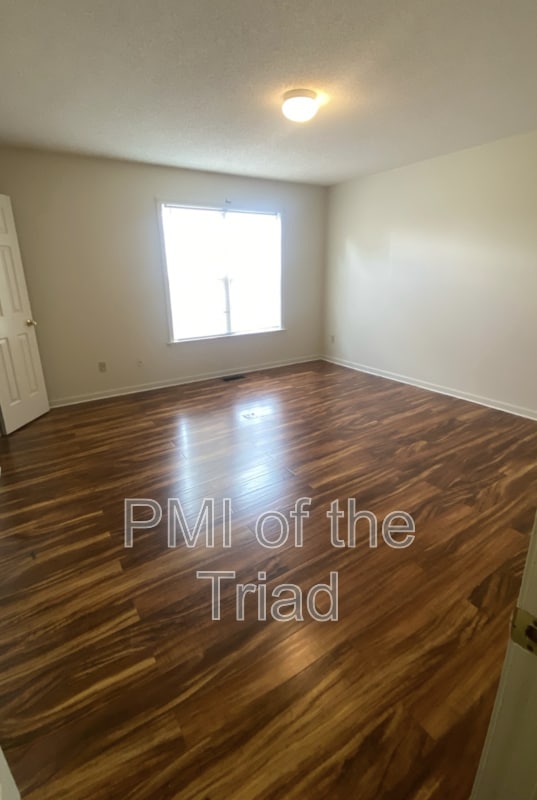 Building Photo - 303 Swing Dairy Rd