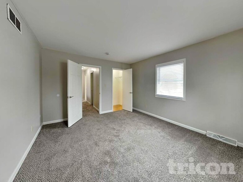 Building Photo - 7035 Montroff Cir