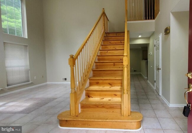 Building Photo - 101 Treymore Ct