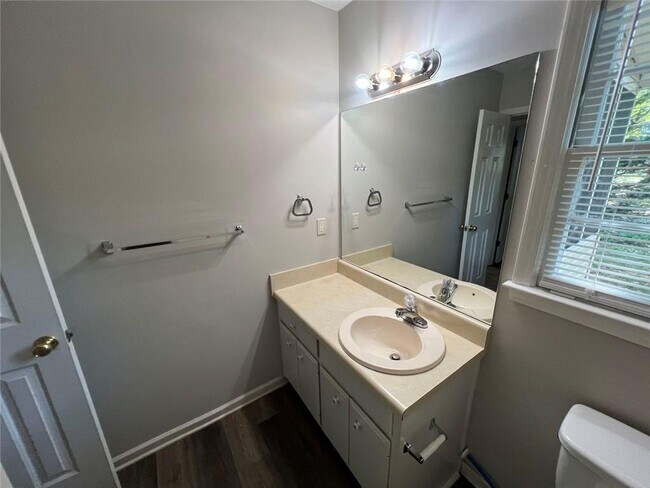 Building Photo - 2735 Fairlane Dr