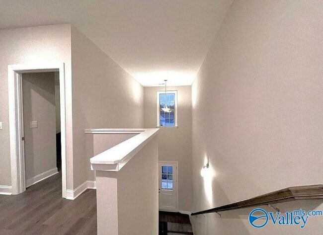 Building Photo - 50 Pine St