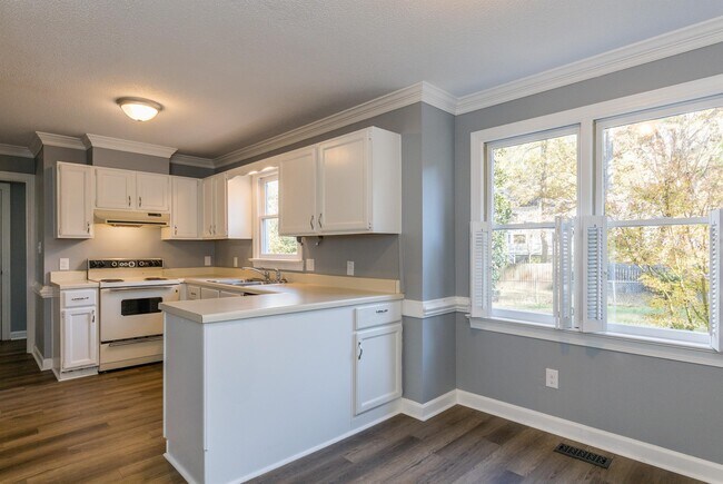 Building Photo - 508 Somerset Dr