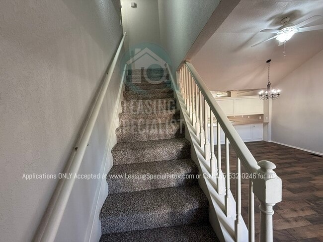 Building Photo - West Norman 3 Bed 2 Bath Garden home!