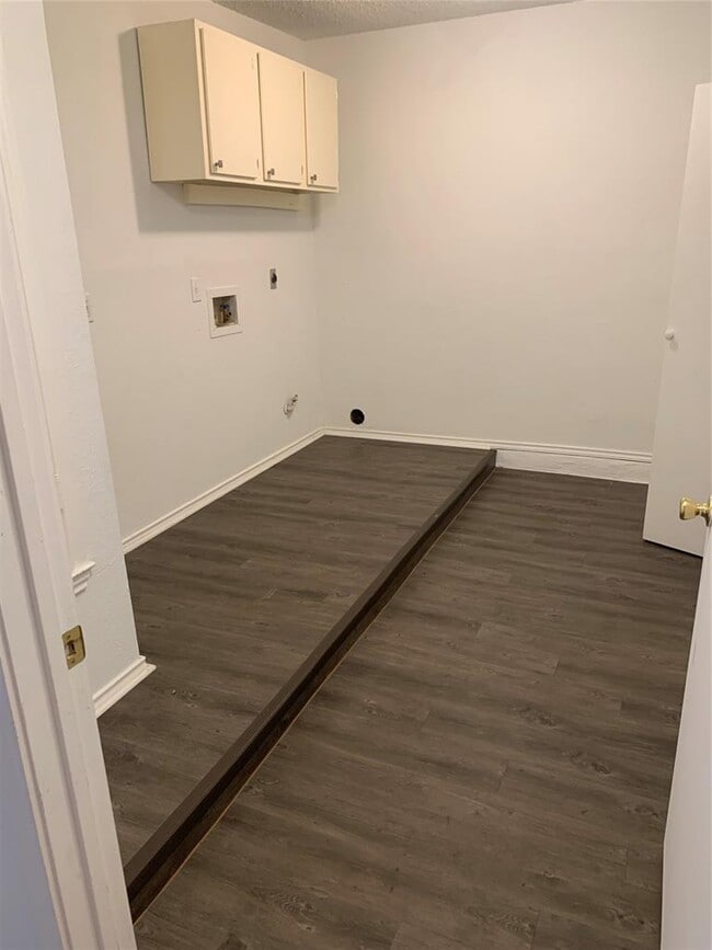 Building Photo - 4608 Bundyhill Dr