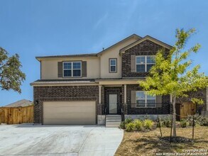 Building Photo - 5 Bedrooms with Tons of Indoor and Outdoor...