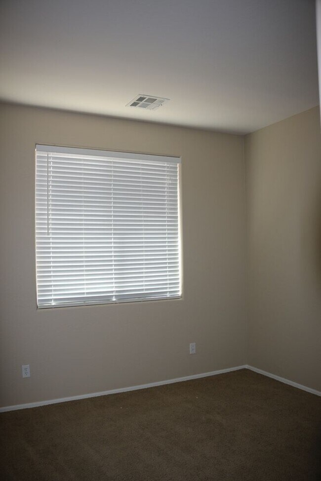 Building Photo - 14551 W Laurel Ln