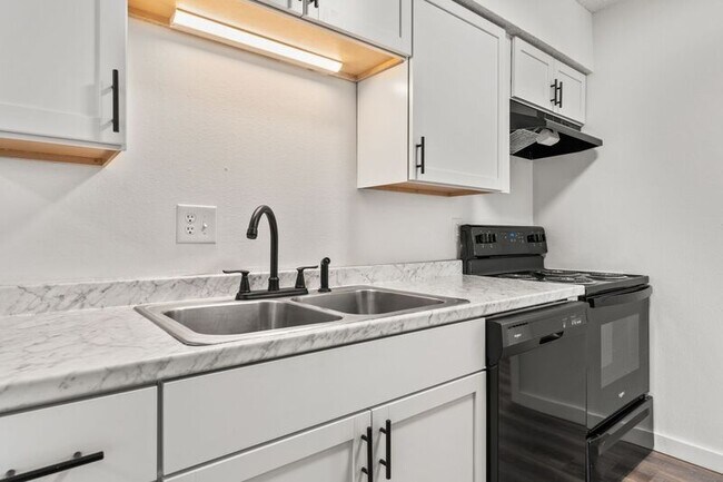 Building Photo - 3140 W Greenwood St