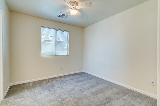 Building Photo - **$800 OFF MOVE IN BY 12/12/25**3-Story Home with Private Bathrooms and Strip View