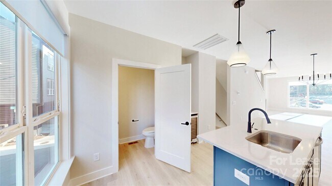 Building Photo - 407 Devender Ln