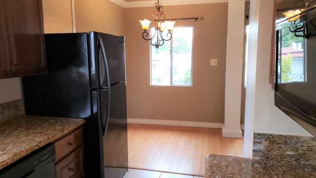 Building Photo - 1435 S Sierra Bonita Ave