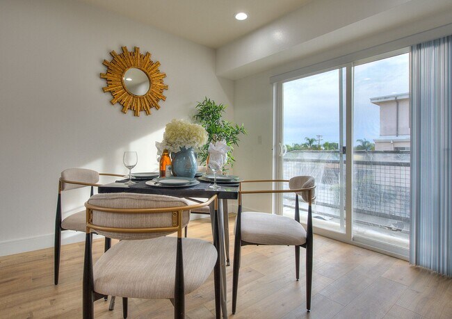 Building Photo - 11726 Hamlin St