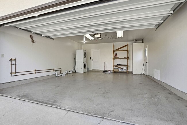 Building Photo - Wow! What a Great Home! Available Now!