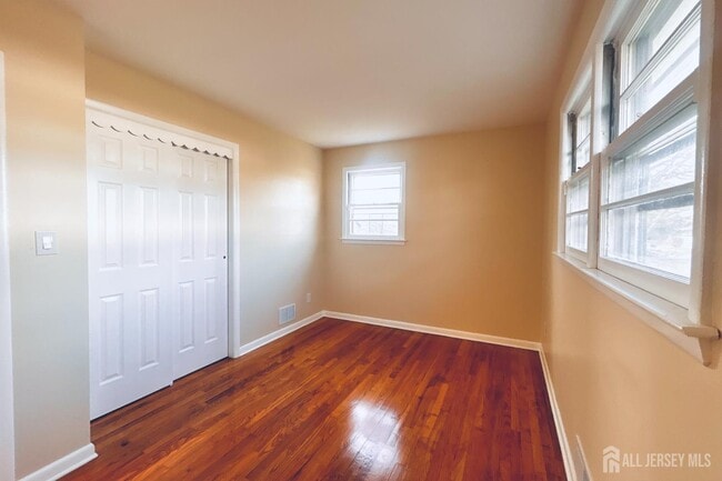 Building Photo - 13 Carpathia St