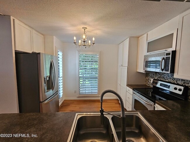 Building Photo - 120 Bermuda Ct