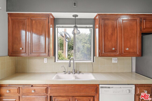 Building Photo - 1122 Peck Dr