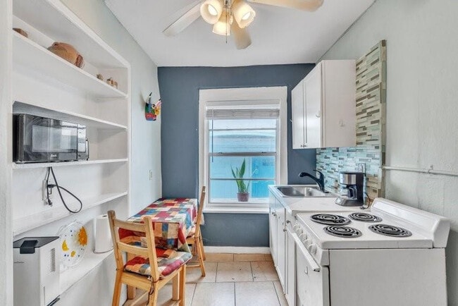 Building Photo - 324 Indiana St