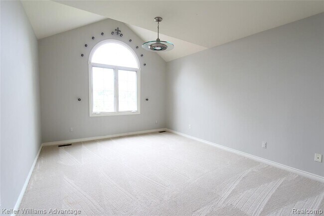 Building Photo - 18547 Clairmont Cir E