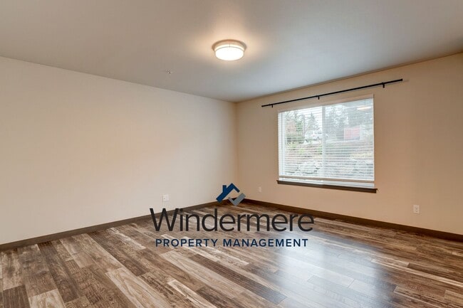 Building Photo - 3 Bedroom, 2 Bath Condo in Summerwind Comm...