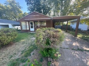 Building Photo - 3 Bedroom, 1 Bath House on Cul De Sac!