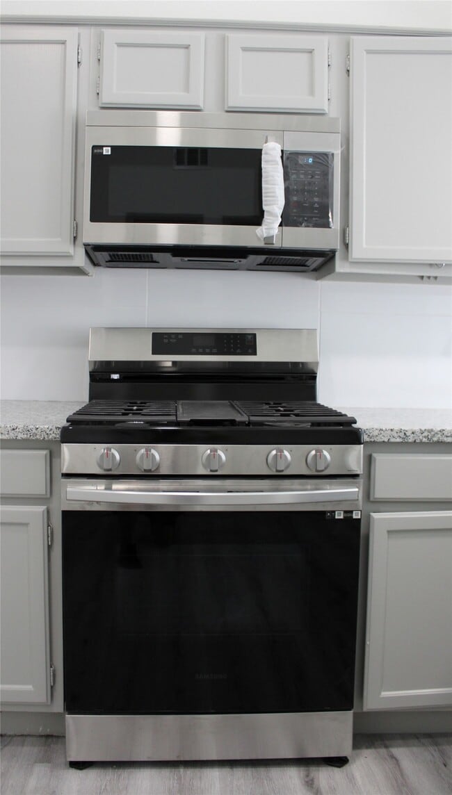 Building Photo - 9211 Golden Meadow Dr