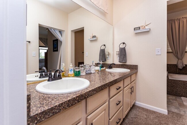 Building Photo - Charming 4-Bedroom Home in Prime Location!!!