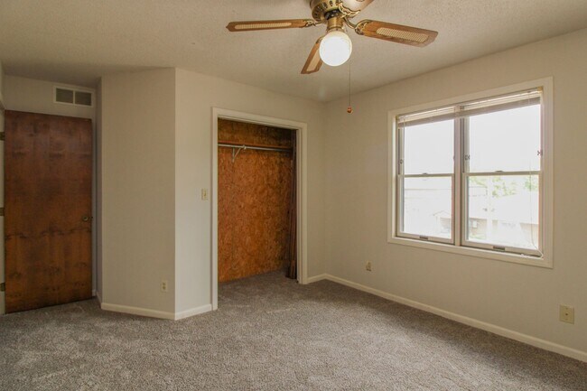 Building Photo - 1812 Sunrise Dr