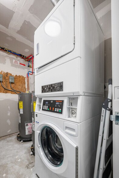 Building Photo - 81 Luna St