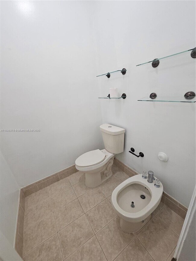 Building Photo - 5450 SW 165th Ct