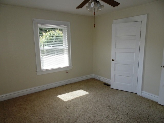 Building Photo - 527 Peyton St