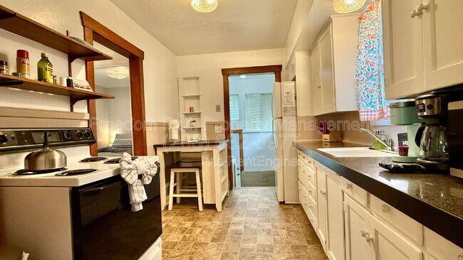 Building Photo - 705 N A St