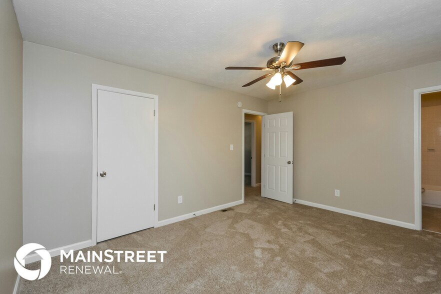 Building Photo - 5869 Bobbin Ln