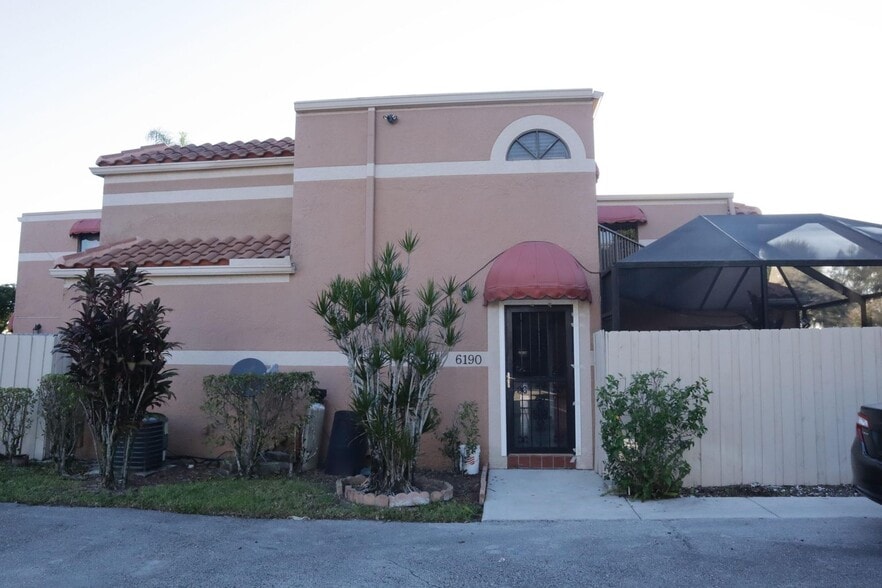 Building Photo - 6190 Seven Springs Blvd