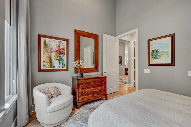 Building Photo - 327 N Turks Cap Trail