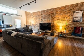 Building Photo - Spacious 2 Bedroom/2 Bath in Lawrenceville