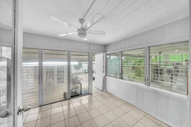 Building Photo - 726 N A St