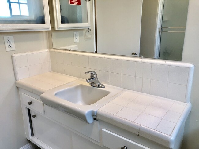 Building Photo - South Redondo - Riviera Village - Quiet an...