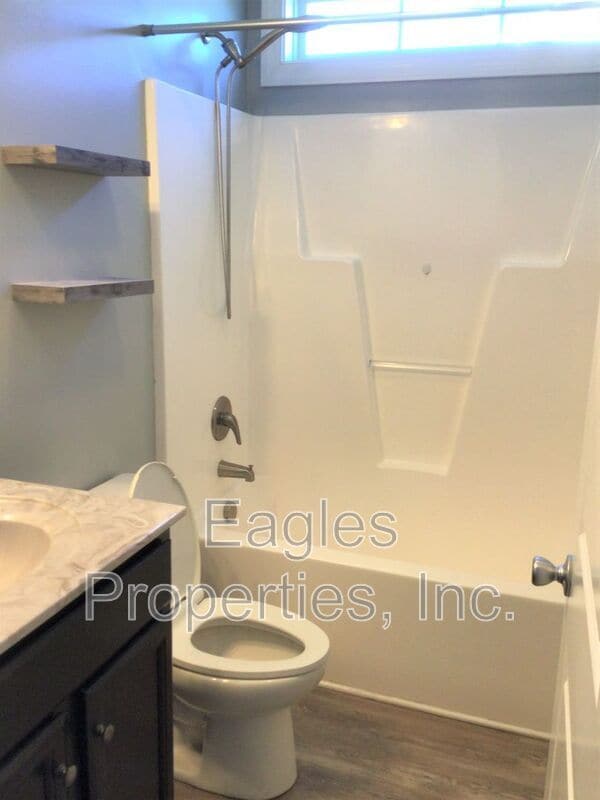 Building Photo - 511 Planters Ridge Dr