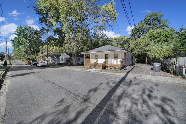 Building Photo - Lovely 3 Bed 2 Bath Home In Charlotte