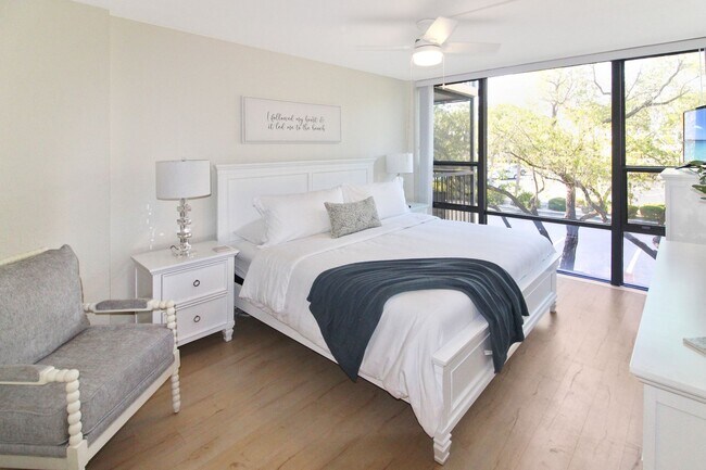 Building Photo - Bird Bay Seasonal Condo for Rent