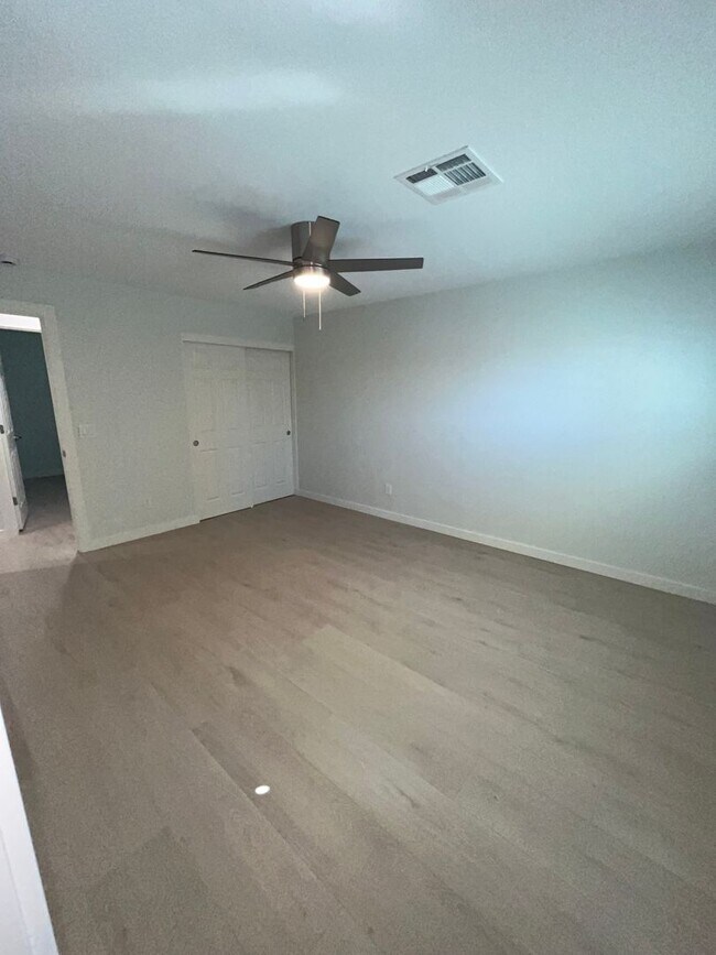 Building Photo - 121 E Santa Cruz Dr