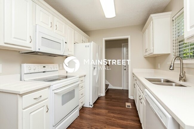 Building Photo - 3 Bedroom Pet-Friendly Home in Goodlettsville, TN with Main Street Renewal