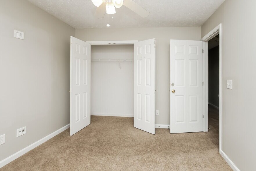 Building Photo - 1405 Buckingham Pl