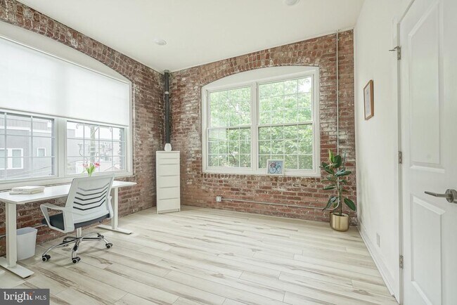 Building Photo - 1508 N Mascher St